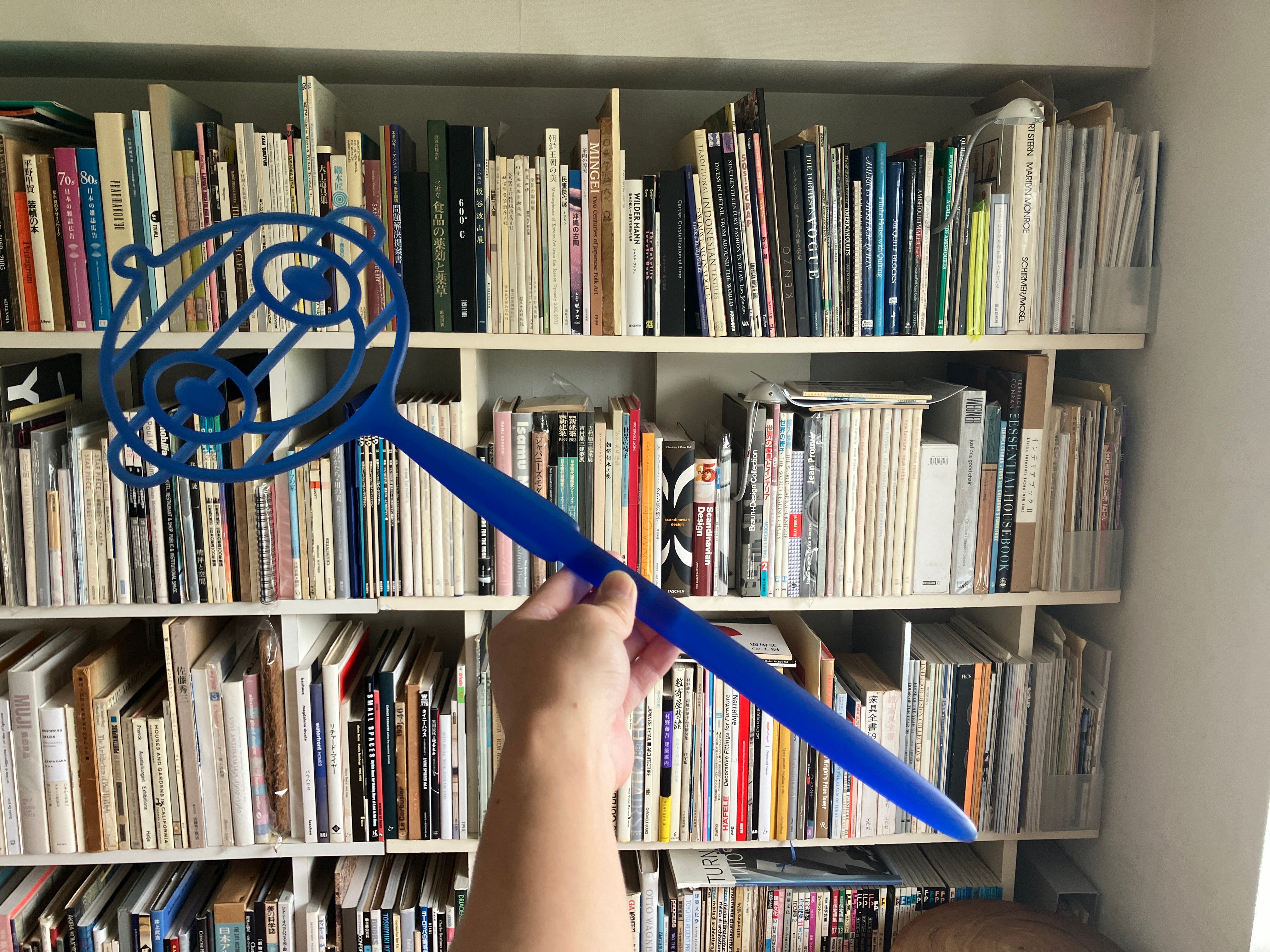 ALESSI Spank 布団たたき｜顔を持つ生活道具 ステファノ・ジョバンノーニ