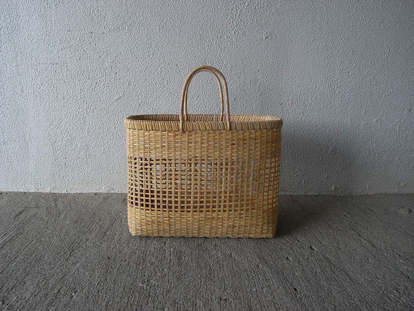 竹で編んだ籠バック