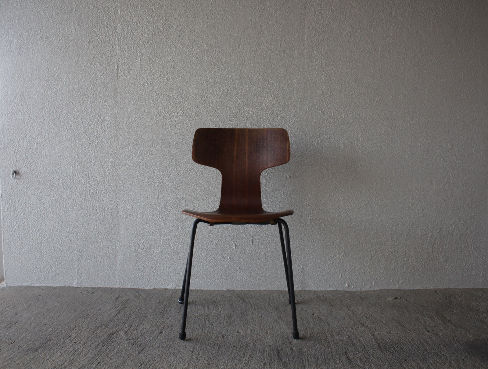 ARNE JACOBSEN VINTAGE TEAK 3103 FRITZ HANSEN アルネ・ヤコブセン Tチェア フリッツハンセン –  Helvetica