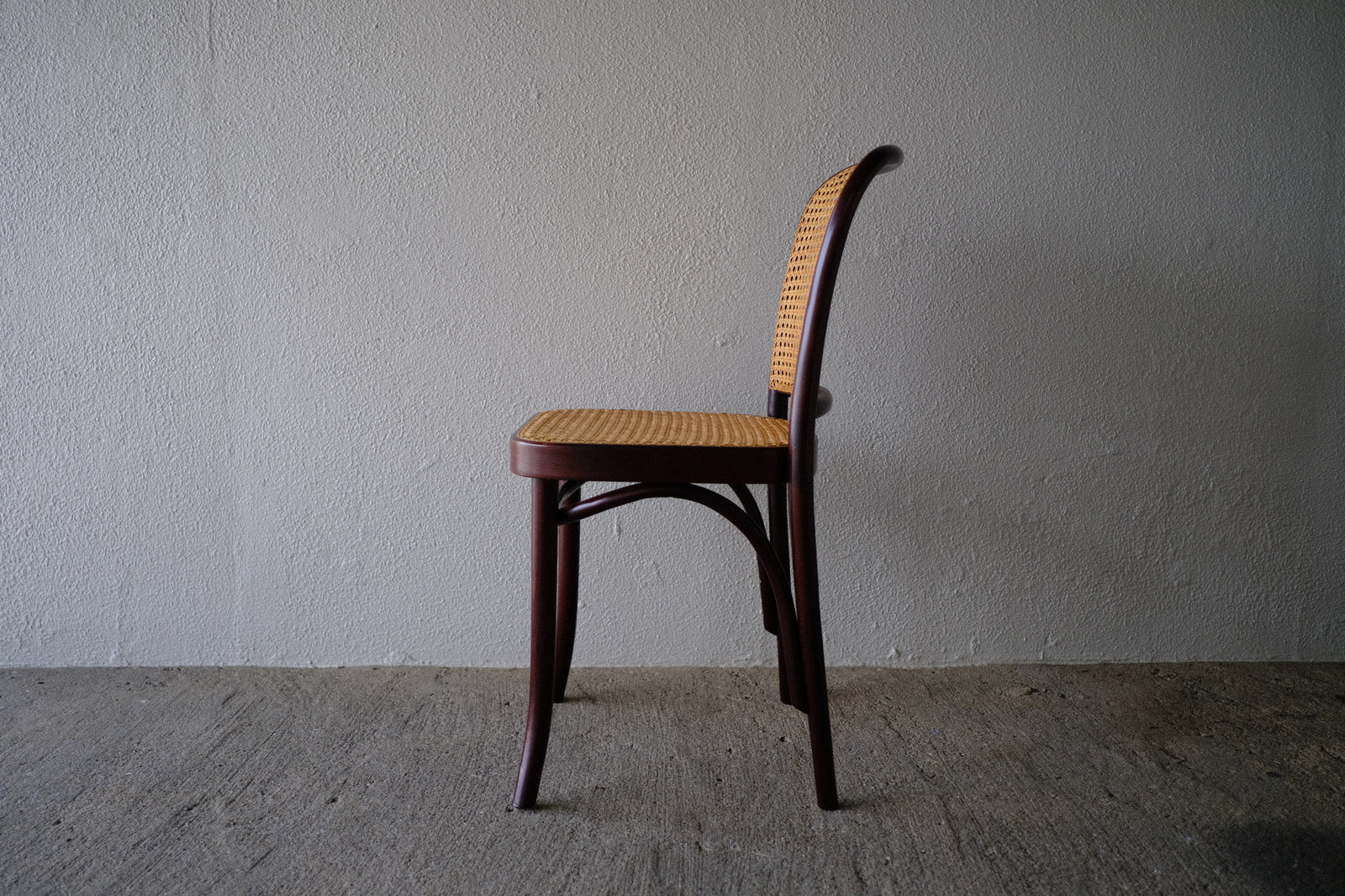 Josef Hoffmann no.811 tohnet orzech ヨゼフ・ホフマン トーネット プラハチェア 椅子 – Helvetica