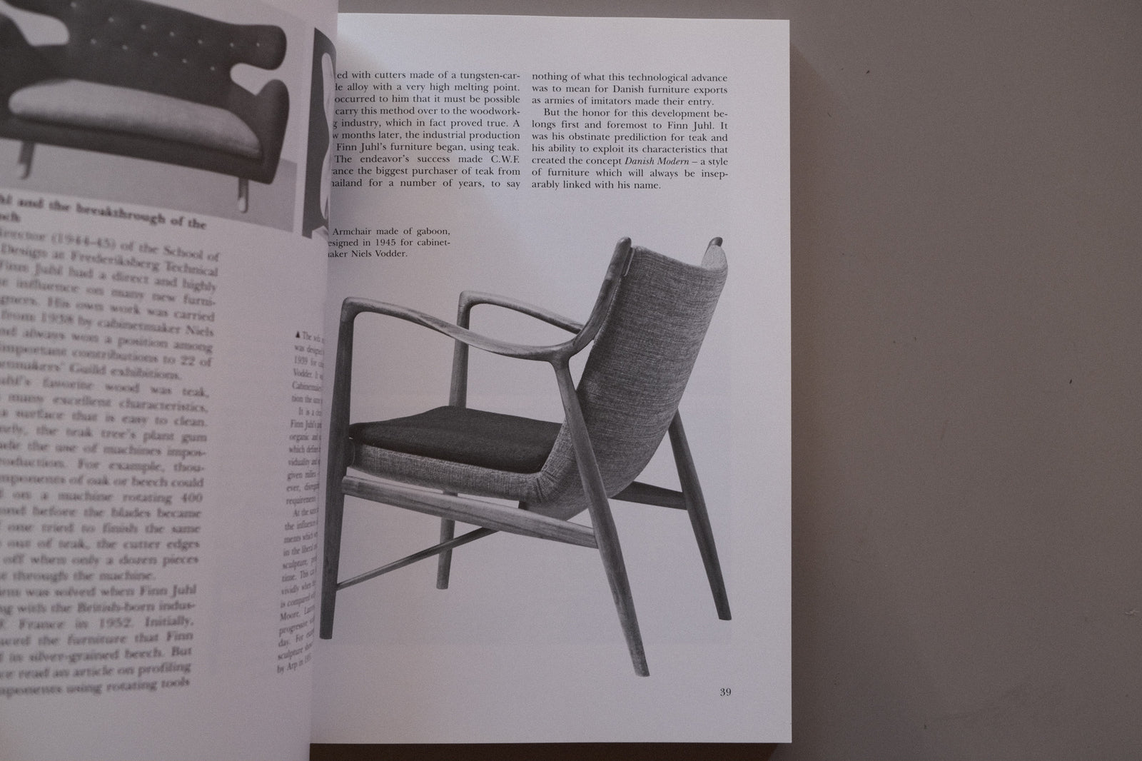 本 Contemporary Danish Furniture Design 作品集 – Helvetica