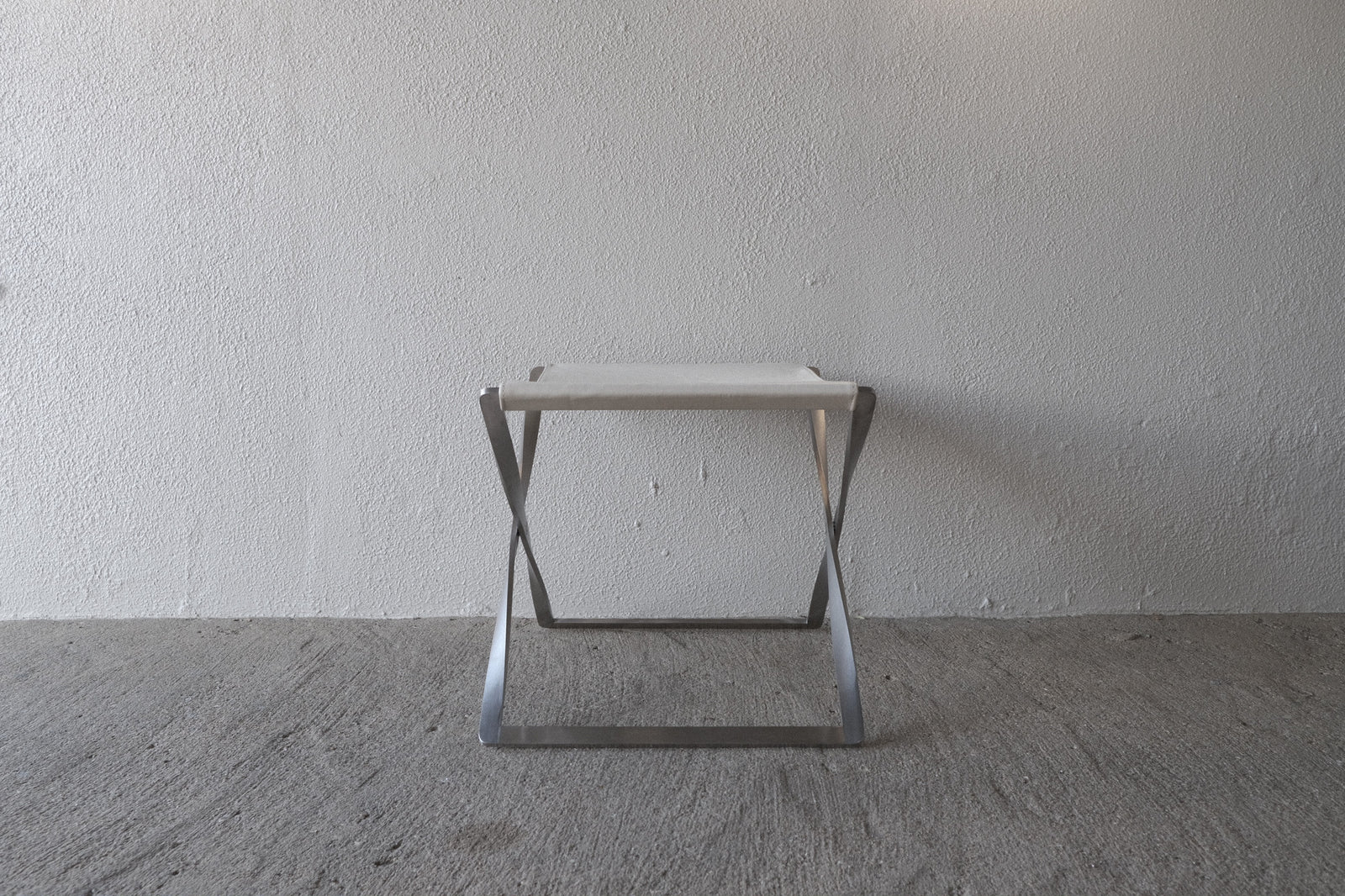 ポール・ケアホルム フリッツハンセン スツール 椅子 Poul Kjaerholm PK91 Fritz Hansen – Helvetica